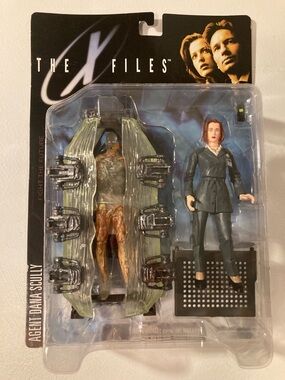 NEW IN BOX X-Files Agent Dana Scully Action Figure